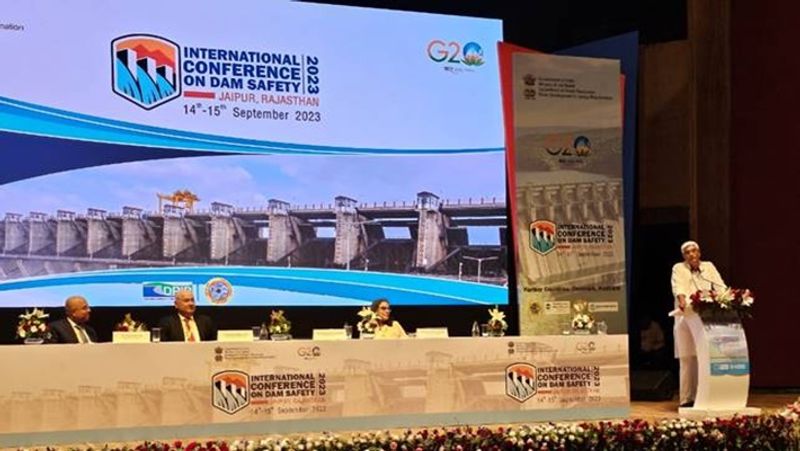 Union Minister For Jal Shakti Suggests Joint Action Force for dam safety smp