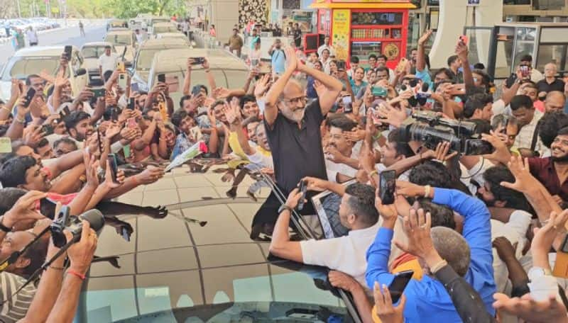 Kollywood Super Star Rajinikanth went to coimbatore to attend a family function fans gave warm welcome ans