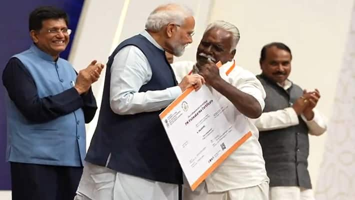 Prime Minister Modi congratulated net making fishermen from Tamil Nadu at the inauguration of Vishwakarma Yojana KAK