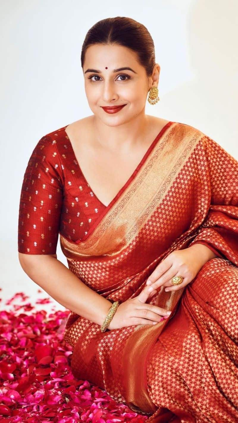 vidya balan saree collection Floral print saree for wedding photo kxa