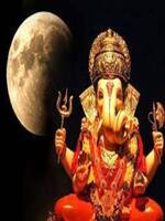 వినాయక చవితి రోజు చంద్రుడిని పొరపాటున కూడా చూడకండి.. ఒకవేళ చూశారో..!