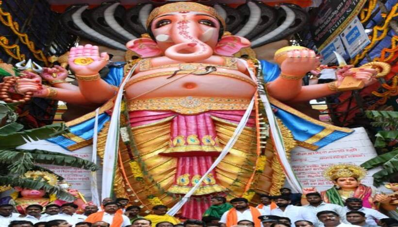 ఖైరతాబాద్ గణనాథునికి తొలి పూజ.. పాల్గొన్న గవర్నర్ తమిళిసై, మంత్రి తలసాని