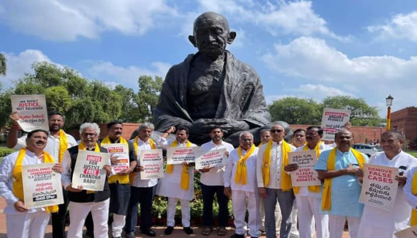 ఢిల్లీ పార్లమెంట్ ఆవరణలో టీడీపీ నేతలతో కలిసి నారా లోకేష్ నిరసన..
