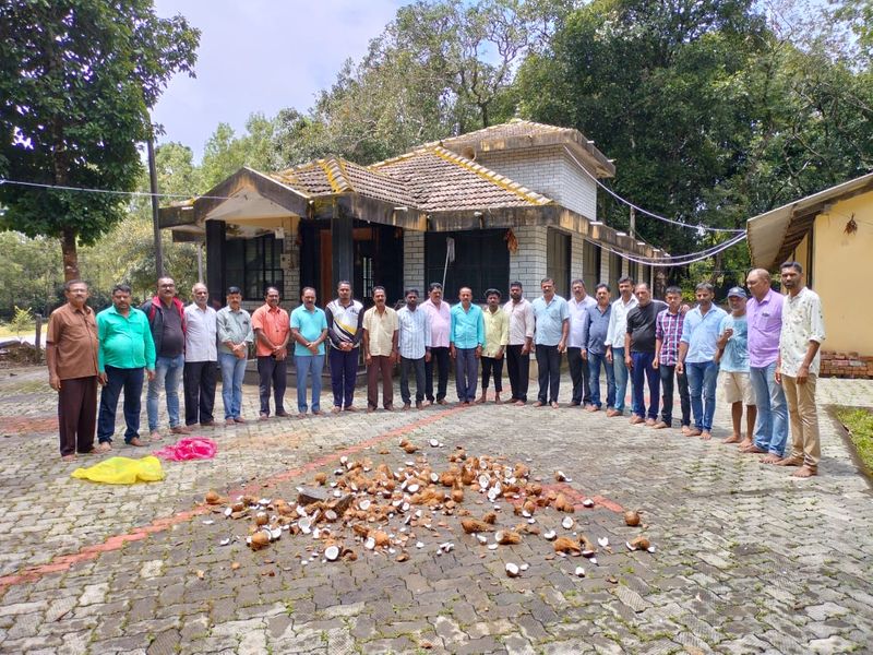 Chaitra kundapur arrested issue  Shanuvalli villagers special prays in temple rav