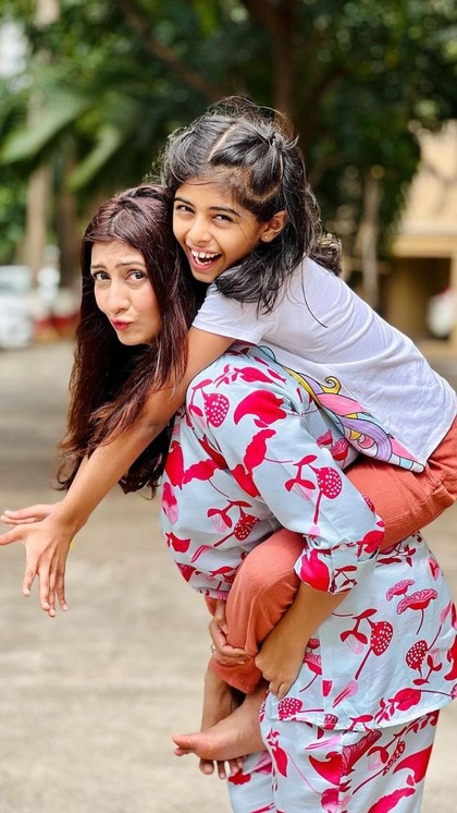 <p>टीवी सीरियल कुमकुम से लोगों के दिलों में खास जगह बनाने वालीं जूही परमार ने 2009 में एक्टर सचिन श्रॉफ से शादी की थी लेकिन दोनों का 2019 में तलाक हो गया। वह एक बेटी की मां हैं। </p>

<p> </p>

