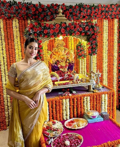 गणेश चतुर्थी पर जाह्नवी से लेकर मलाइका तक, देसी लुक में आईं नजर