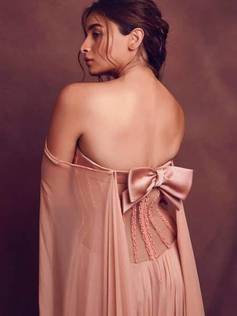 alia bhatt trendy backless blouse for karvachauth lehenga and saree ZKAMN