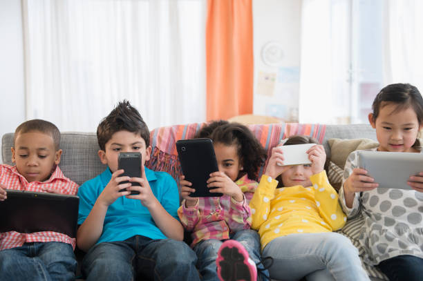 The risk of heart disease may increase as children spend more time watching screens.. Shocking information in a new study Rya