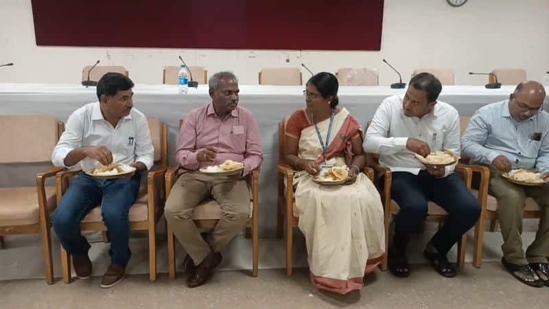 tirupattur district collector ate food with physically challenged persons vel