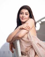 పీలికల్లాంటి డ్రెస్‌ చూపులతోనే అగ్గిరాజేస్తున్న ప్రణితా సుభాష్‌..  తెగింపులో ఇది మరో లెవల్‌