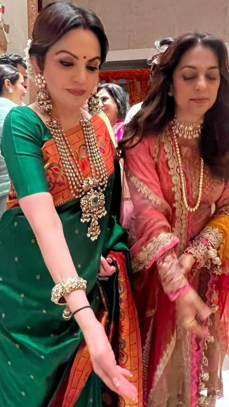 juhi chawla share inside photos of ganpati pooja in ambani house antilia kxa 