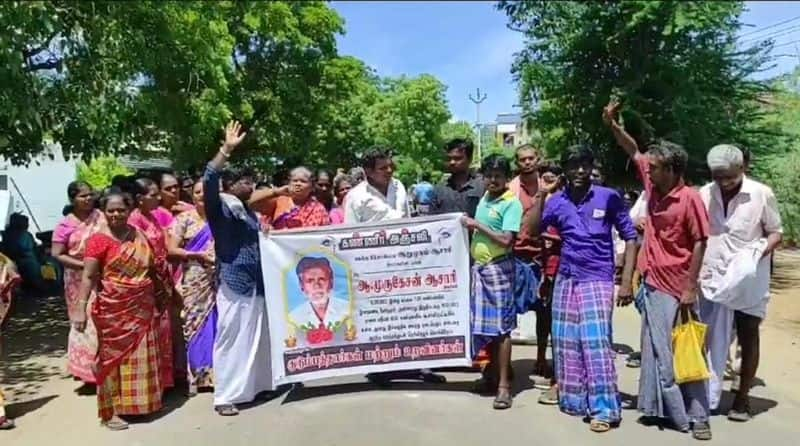 villagers protest by need to build road to crematorium in Thoothukudi vel