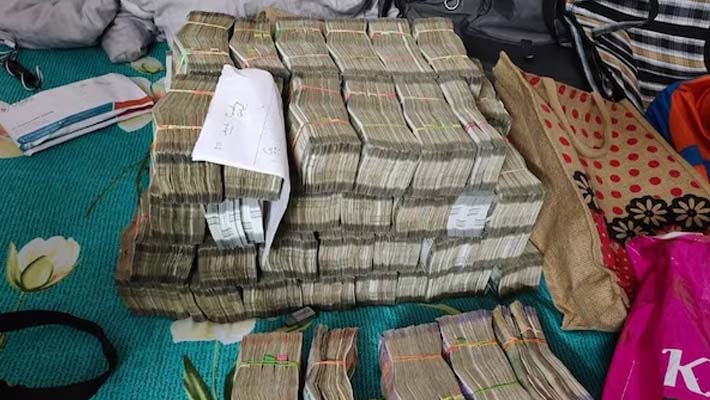 3.47 Crore Money Siezed During CCB Raid on Race Course in Bengaluru grg 