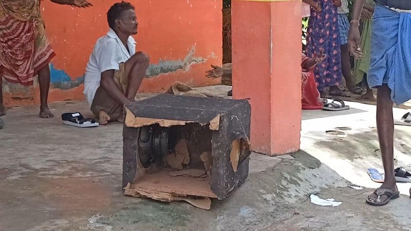 2 year old infant dead body rescued from speaker box in home after 4 days in kallakurichi vel