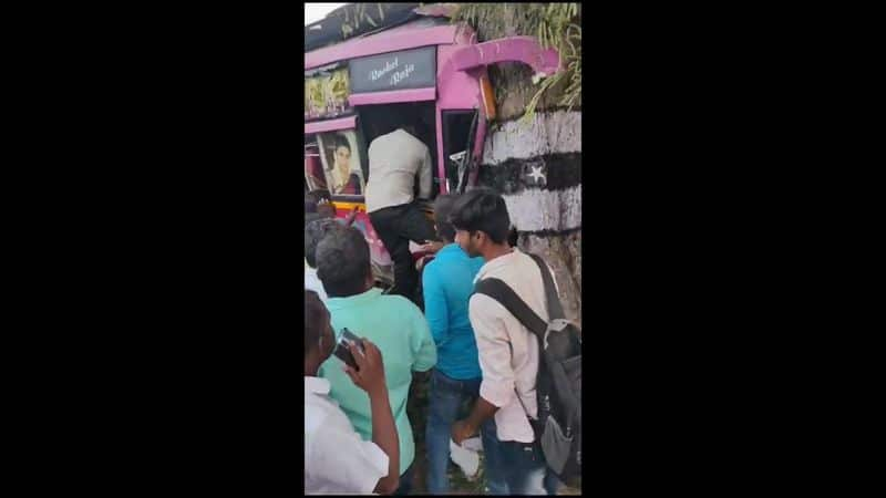 30 passengers injured while bus hit a tree at highway in dharmapuri district video goes viral vel