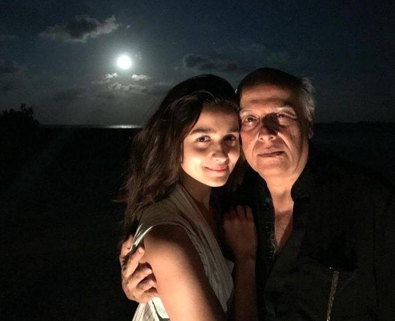 Alia Bhatt wishes father Mahesh Bhatt on his birthday; pens down lovely note for her 'wise man' ATG 