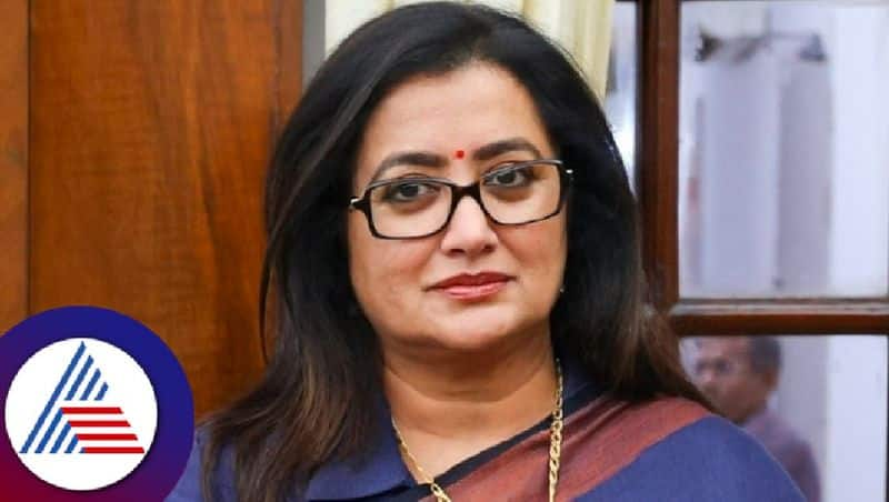 Sumalatha Ambareesh Likely Announce Her decision about Contest in Mandya in Lok Sabha Election 2024 grg 