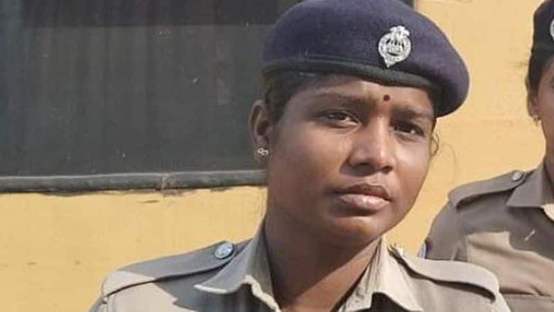 Female policeman commits suicide by jumping in front of train with 2 children