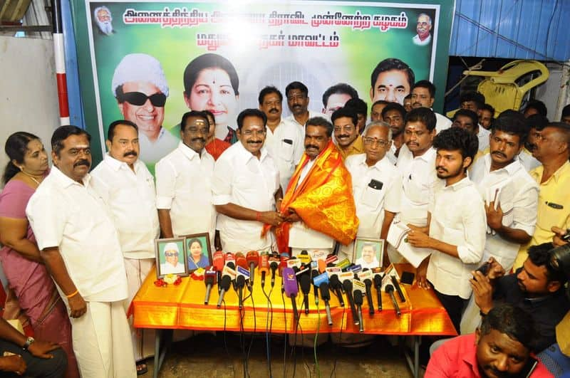 BJP officials from Madurai district joined AIADMK KAK