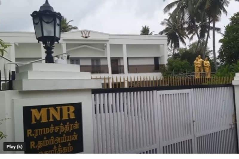 Actor vijayakumar hometown house which he install statues for two wives and himself Rya