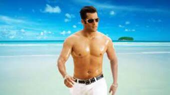 సల్మాన్ ఖాన్ సిక్స్ ప్యాక్ ఫేక్ అంటూ ప్రచారం, కండల వీరుడి ఫిట్ నెస్ పై  పేలుతున్న జోకులు.. నిజమెంత..?