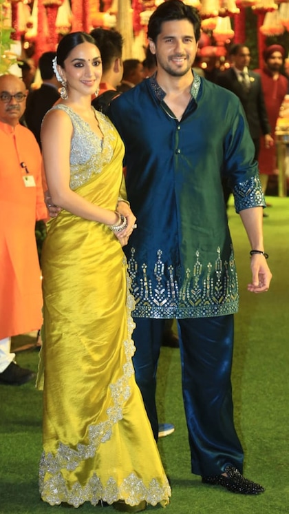 <p>बॉलीवुड में एक से बढ़कर एक अमीर कपल है। जो लाखों करोड़ों की संपत्ति के मालिक है आज हम आपको बॉलीवुड के सबसे अमीर जोड़ के बारे में बताएंगे।<br />
 </p>
