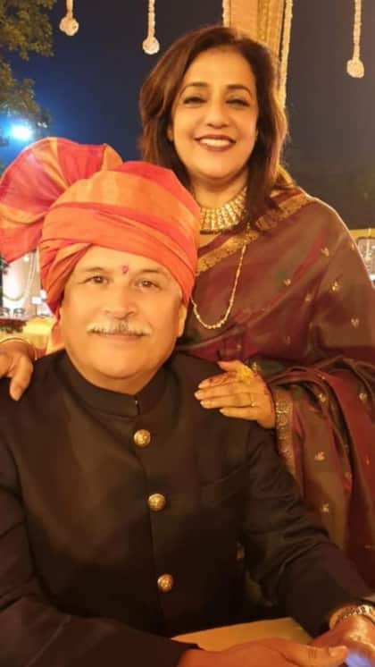 <p>परीणीति के पिता पवन चोपड़ा पेशे से बिजनेसमैन हैं। अंबाला कैंट स्थित इंडियन आर्मी में पवन चोपड़ा सप्लाई का काम करते हैं। </p>
