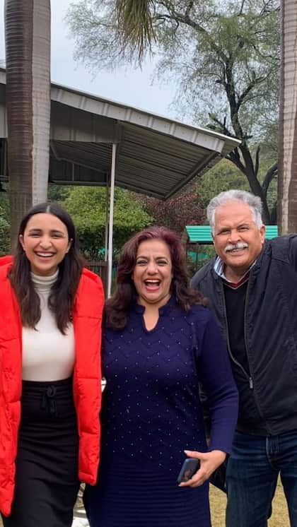 <p>बॉलीवुड क्वीन परिणीति चोपड़ा के मां रीना चोपड़ा और पिता पवन चोपड़ा भी उदयपुर पहुंचे हैं।</p>
