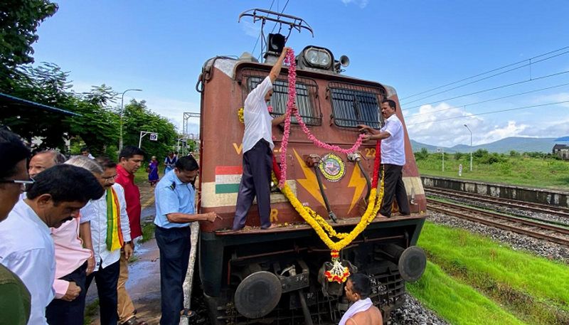 Express Train Bengaluru Murdeshwar takes two hours to Travel 20 KM to Mangaluru Central to Surathkal san