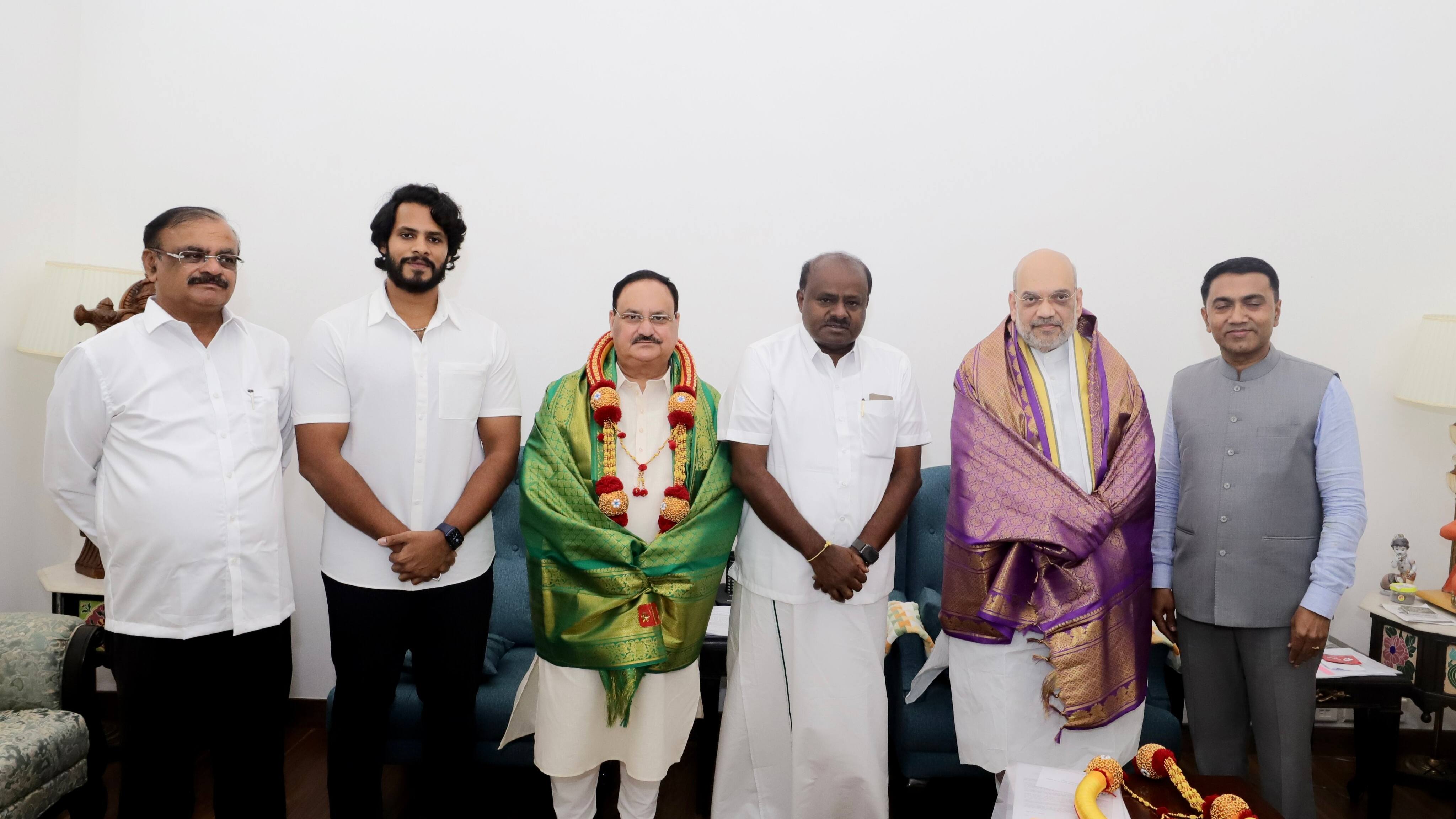 JP Nadda with HD Kumarswamy
