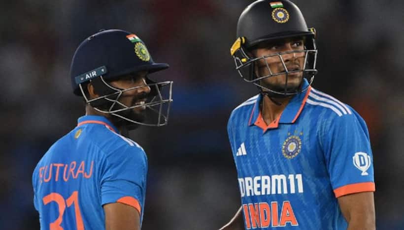 INDvsAUS 1st ODI: 2 వికెట్లు కోల్పోయిన టీమిండియా.. హాఫ్ సెంచరీ చేసి అవుటైన రుతురాజ్, అయ్యర్ ఫ్లాప్..