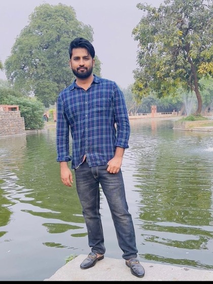 <p>रॉकी की शुरूआती ज़िन्दगी काफी ग़रीबी में गुज़री है घर में मां, पिता  और दो छोटे भाई है।    </p>
