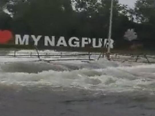 Heavy rain at midnight.. Nagpur city flooded.. Central forces entered the field for relief operations..ISR