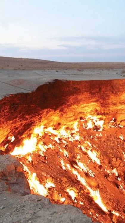 <p>रेगिस्तान में Natural Gas Crater है। जिससे 50 सालों से मिथेन गैस (methane gas) निकल रही है और यहा आग नहीं बुझी है। कई बार इसे बुझाने की कोशिश की गई लेकिन सब फेल हो गया। </p>

<p> </p>

<p> </p>

<p> </p>
