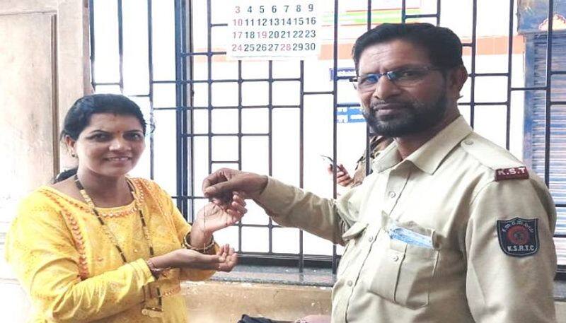 NWKRTC Bus Conductor Return Mangalsutra to Woman at Ankola in Uttara Kannada grg