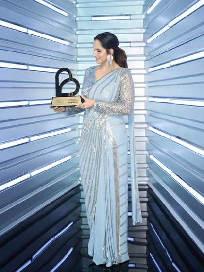 फेस्टिव सीजन में पहने Sania Mirza जैसे Outfits
