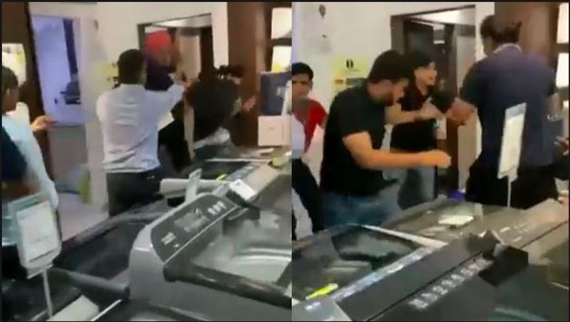 iPhone 15 delivery delay delhi iphone store Staff beaten by customers akb