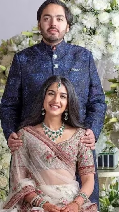 <p>अनंत अंबानी के महंगी गाड़ियों शौकीन हैं ये तो सब जानते हैं पर शायद ही भारत में ऐसा कोई शख्स होगा जो उनसे महंगे ब्रेच पहनता होगा जिसकी कीमत करोड़ों में होती है।<br />
 </p>
