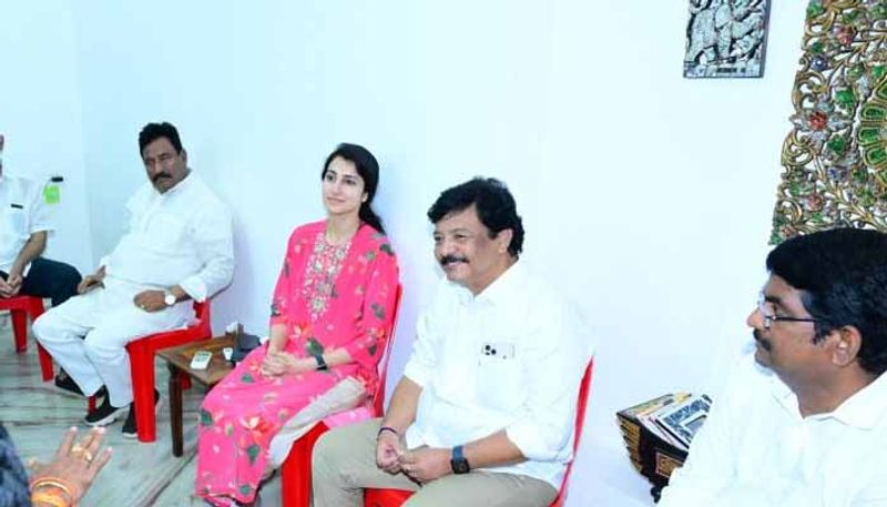 Janasena leaders meet Nara Brahmani in Rajahmundry lns