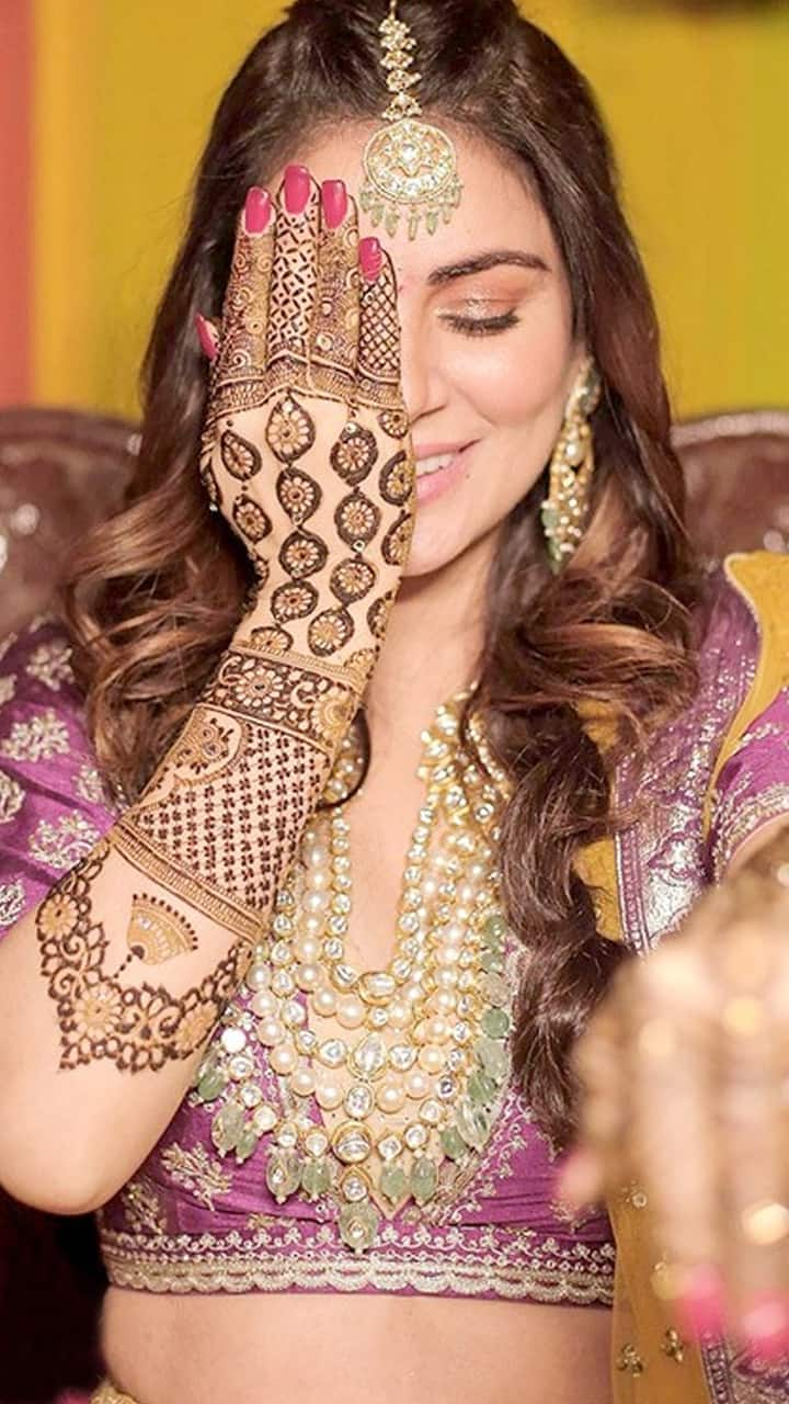 mehndi designs for karwa chauth 2023 try these 8 tips for dark mehndi color kxa 