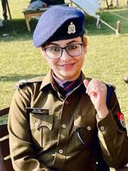प्रिया को राज्यपाल ने गोल्ड मेडल से किया था  सम्मानित