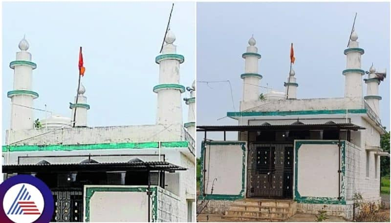 Hindu youths hoisted saffron flag on Bidar Masjid sat