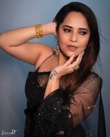 Anasuya Bharadwaj: అనసూయ నాభి చూస్తే నరాలు జివ్వే... బుసలు కొట్టే నల్ల త్రాచు అంటూ క్రేజీ కామెంట్స్ 