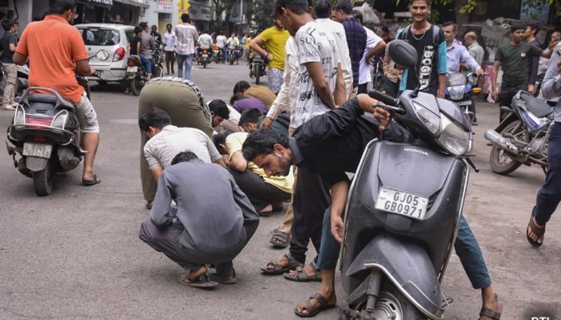 crowd searching for diamonds on roadside after an anonymous message spread hyp