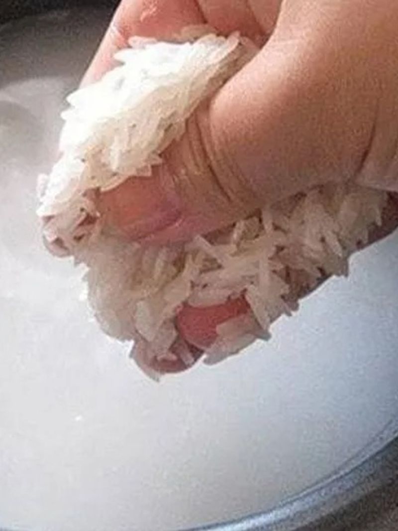 Rinse the rice thoroughly to remove impurities