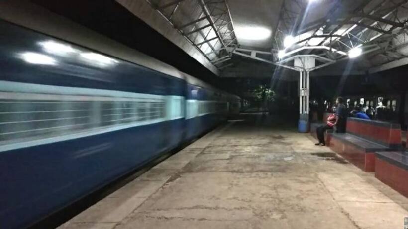 Train Accident ; 130 కిలోమీటర్ల వేగంతో వెళుతుండగా సడన్ బ్రేక్... ఇద్దరు ప్రయాణికులు దుర్మరణం 