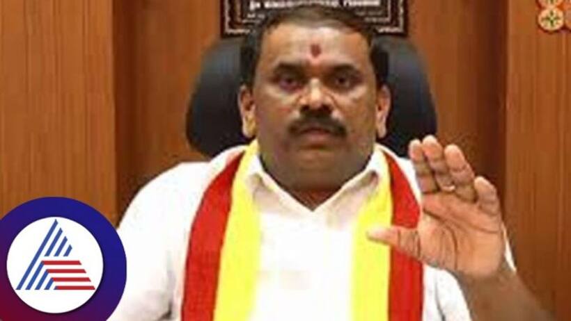 'ಸಿದ್ದರಾಮಯ್ಯ, ಡಿಕೆಯವ್ರೇ ನಿಮಗೆ ನೇರವಾಗಿ ಹೇಳ್ತಿದ್ದೇನೆ'...; ರಾಜ್ಯ ಸರ್ಕಾರದ ವಿರುದ್ಧ ಮತ್ತೆ ಗುಡುಗಿದ ಕರವೇ ನಾರಾಯಣಗೌಡ!