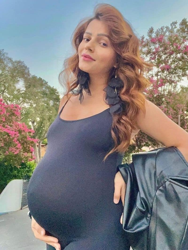 rubina dilaik flaunt her baby bump first time after pregnancy ZKAMN