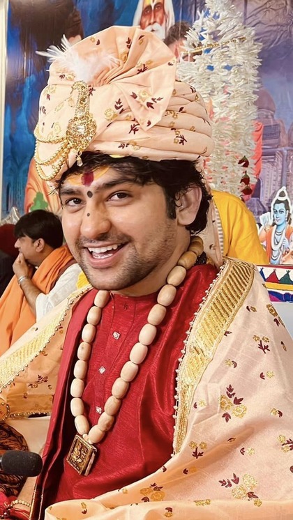 <p>बागेश्वर बाबा के अनुसार, हिंदू धर्म में जब किसी की मृत्यु हो जाती है तो उसे श्मशान ले जाते हैं। शवयात्रा में मुर्दे पर कईं चीजें फेंकी जाती है। इसके पीछे गहरा रहस्य छिपा है।</p>

<p> </p>
