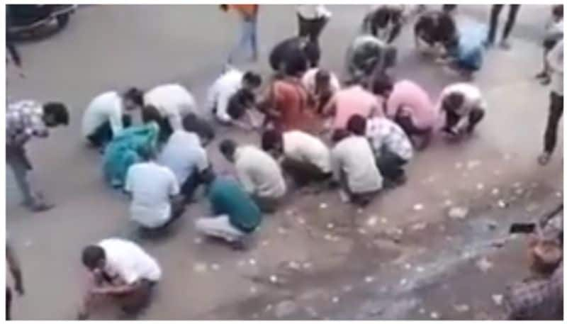 video from Surat searching for diamonds in the streets after Rumor has diamonds are scattered on road went Viral bkg